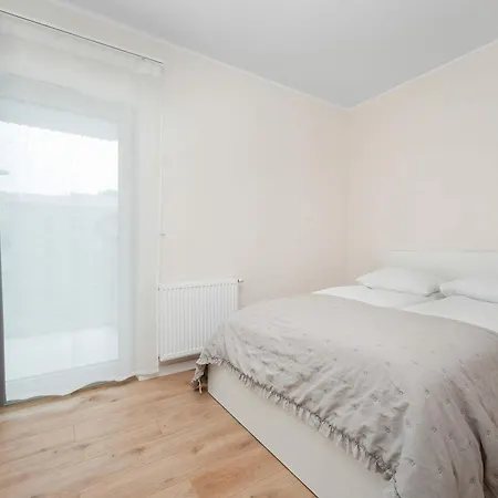 Modern With Air Conditioning And Parking By Renters Prestige 아파트 *