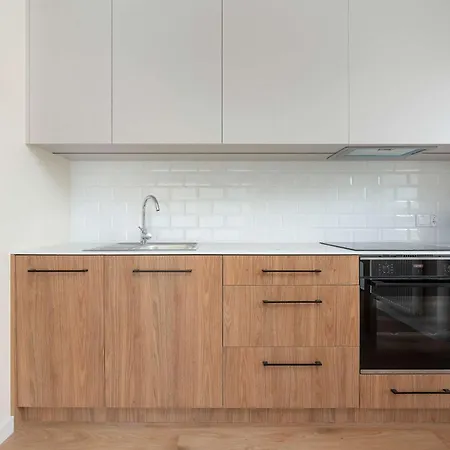 아파트 Modern With Air Conditioning And Parking By Renters Prestige *