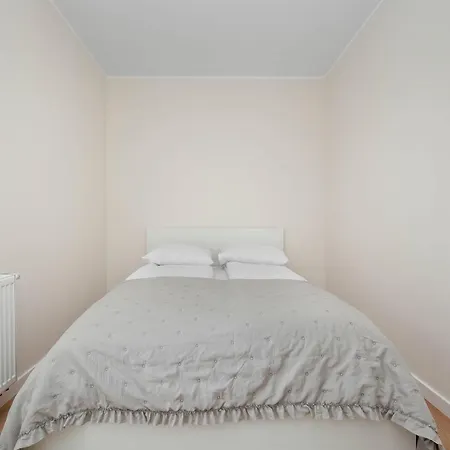 Modern With Air Conditioning And Parking By Renters Prestige 아파트
