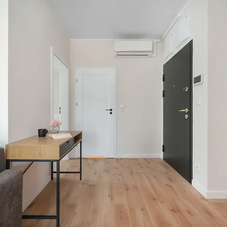 Modern With Air Conditioning And Parking By Renters Prestige 아파트 *